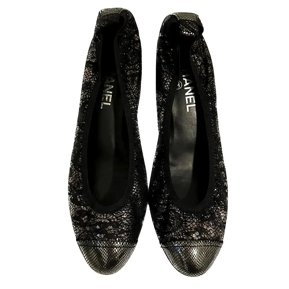 CHANEL black gold